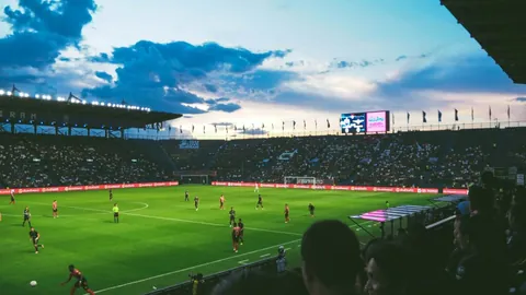 皇马小组赛首轮意外负顿涅茨克矿工，瓦拉内自摆乌龙，维尼修斯力挽狂澜难救主